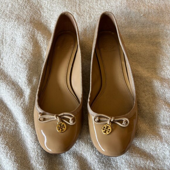 Tory Burch "Chelsea" patent leather pump in Camellia Pink, size 9 - Picture 3 of 8